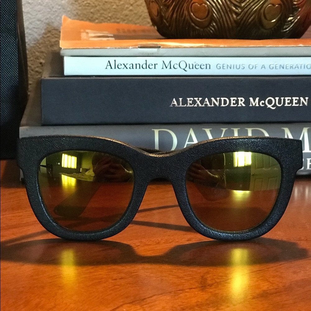 Wonderland COLONY // black Leather //yellow Mirror